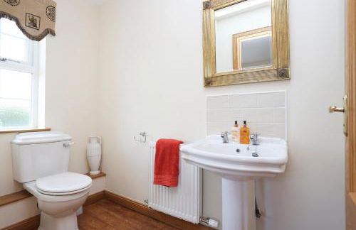 JOIVY Greenknowes Farmhouse with Hot Tub and Bar - Photo 25