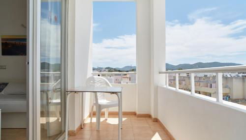 Apartamentos San Antonio Beach - Foto 5