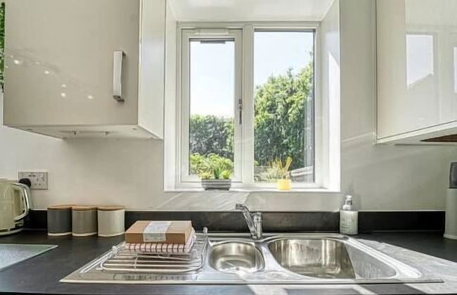 Host Stay Walkers Lane House - Photo 5