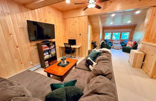 R8 Luxury Bretton Woods Ski-In Ski-out townhome next to beginner ski area w fast wifi and keyless entry - Foto 40