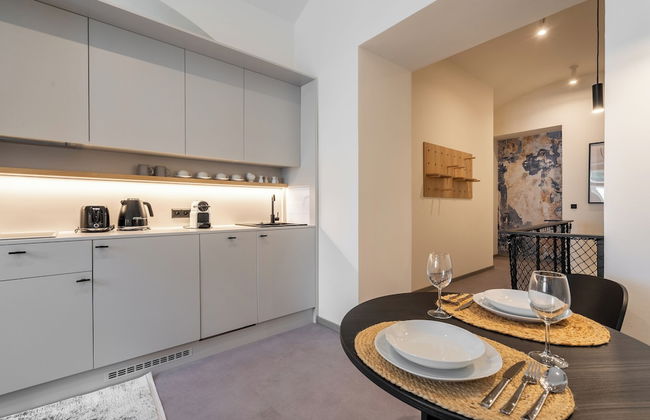 HONEST Karlín - Foto 53