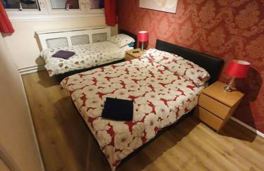 "Snooze Central" - City Centre Apartments above Victoria Centre Shopping Centre with full Kitchen in Milton Street - up to 4 Beds - most Central Location next to the Hilton Hotel - Outdoor Parking for Cars or Vans five pounds a day - Sunday 1pm Check-Out - Photo 18