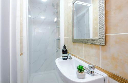 Jephsons Lodge Studio 4 - Free Parking, WiFi, Netflix & Prime, Cosy Basement Studio - Foto 9