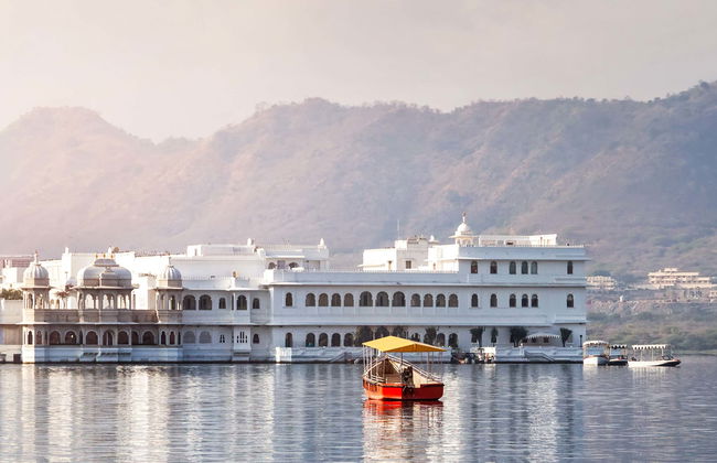 Tour por los ghats y paseo en barco por el lago Pichola - Foto 1