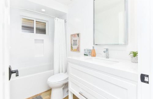 BRAND NEW Luxury 1 Bedroom Condo Steps from the Beach - Foto 18