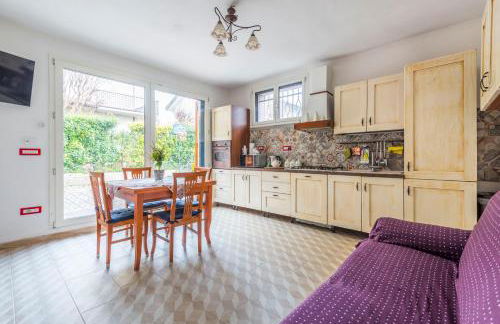 Piano Terra Moderno con Ampi Spazi e Luminosità - Foto 6