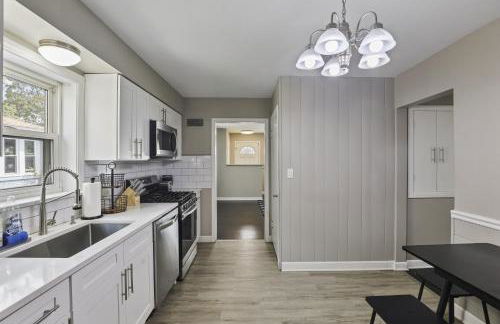 Charming Retreat in the Heart of Des Plaines residence - Foto 13