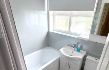 House number 4 Sleeps up to 4 with Smart TVs in every room - Foto 18