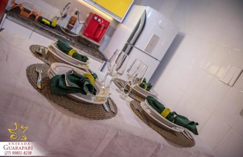 MAIOR NOTA - 2 Quartos com AR CONDICIONADOS SPLIT, Air Fryer, Wi-Fi, Disney Plus, Star Plus, HBO Max, Cadeiras de Praia, Caixa Térmica, Churrasqueira, Rede para Descanso e Chuveirão - 8 pessoas - CONFORTO Máximo - Melhor Localização!! - Photo 25