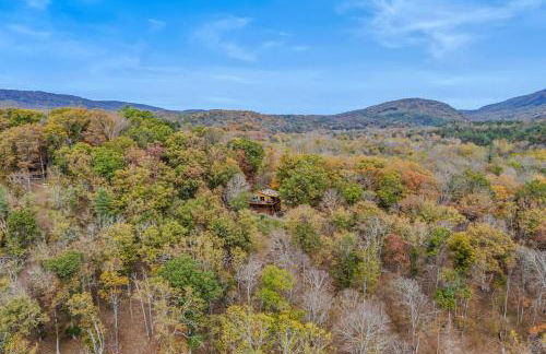 Camp Dancing Bears - Wifi, Riverfront, Pet Friendly, Fire Pit, Grill, Deck, Fishing, Games, Fireplace, King Bed - Photo 4