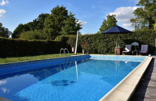 Holiday Home in Le Châtelet with Pool - Foto 2