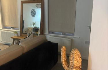 2 bedroom 2 bathroom ground floor apartment in central location - Foto 26