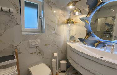 HelaMoni, New 5 Star 2 Person apartments with pool - Foto 47