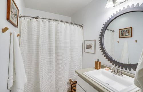 Walk to Lake Michigan - South Haven Condo! - Foto 15