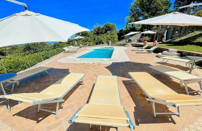 Pool, Jacuzzi and Events Room - Charming Villa in Umbria - Sleeps 24 - Lake View - Foto 63