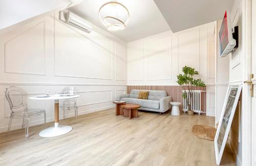 LV2 Au cœur de l'Avenue des Champs-Elysées Arc de Triomphe - Photo 7