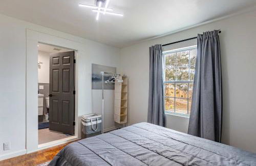 Modern 5BR Home with Mtn Views BBQ & Pool Table - Foto 29