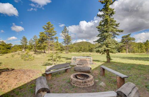 Cozy Red Feather Lakes Retreat with Deck and Yard - Foto 30