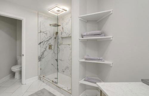 Walk to the Greenline Sleek Cordova Home with Patio - Foto 13