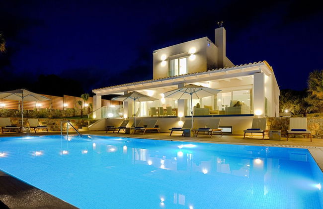 Beautiful Luxe Villa in Private Olive Grove, sea and Mountain View, Close to sea - Foto 1