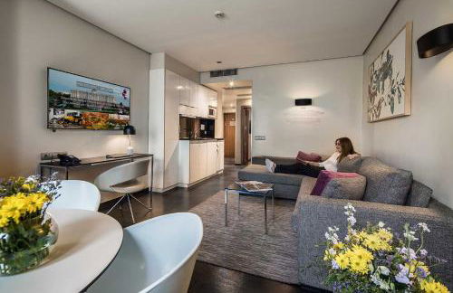 Apartosuites Jardines de Sabatini - Photo 5