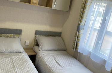 Tigers Wood - 2 bed hot tub lodge with free golf, NO BUGGY - Foto 8