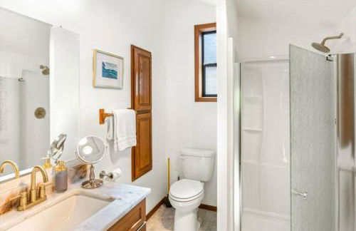 4BR waterfront home with beach access and views - Foto 35