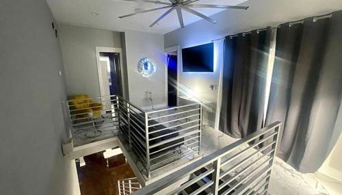 1966-Huge 4BR w/Rooftop Veranda - Foto 4