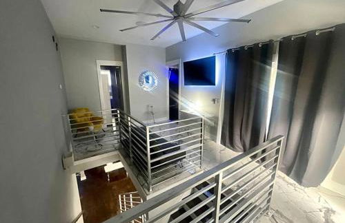 1966-Huge 4BR w/Rooftop Veranda - Foto 4