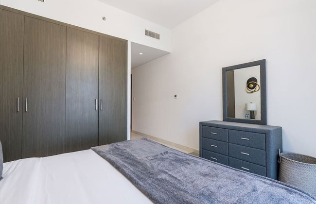 New! Luxurious Living Dubai Creek Balcony & View - Photo 5