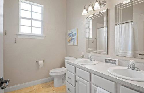 Luxury Heated Pool Home, Hot tub, King bed suite - Foto 3