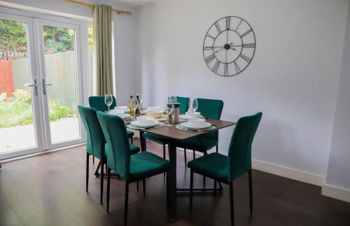 Group-Friendly 4-Bedroom-Guests 7-Ideal for Contractors Stay - Foto 9