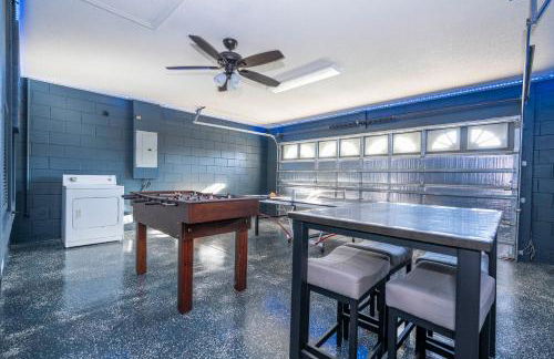 Magical 5-Bedroom Retreat w/ Pool, 3 Ensuite Bedrooms, Near Disney, and Internet! - Foto 41