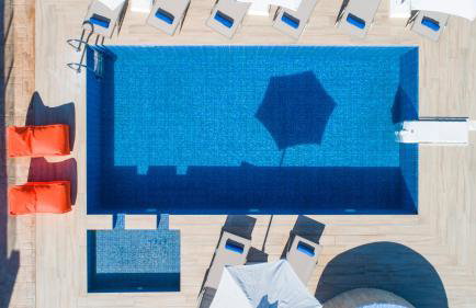 Etesians Villa, Heated Pool & Spa Whirlpool, BBQ, By ThinkVilla - Foto 3