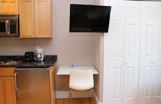 Maverick Suites at 402 Columbus Ave - Foto 33