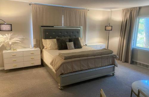 Ranch Style w firepit and big backyard TV Room - Foto 9