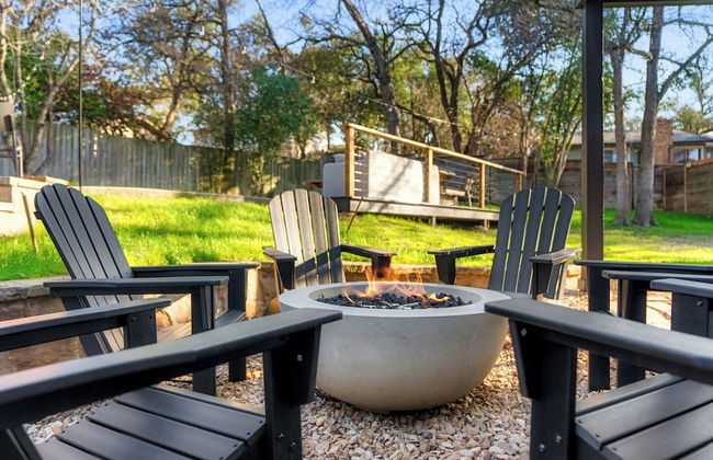 Luxury Zilker Home Pool Hot Tub Kitchen - Photo 1