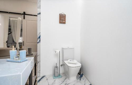 Host Wise - Elegant Loft with Historic Charm & Terrace - Foto 28