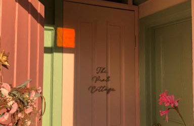 The Pink Cottage upstairs suite & Garden Summer Room - Foto 11