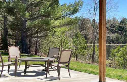 Woodsy and Private- Dream House on a 7 Acre Pond - Foto 18