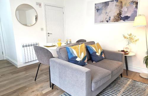 Cozy One Bed Flat at Dawe Luxury Suites - An Entire Apartment near Ely Cathedral & Train Station - The Perfect Base to Explore Ely, Cambridge, Norfolk & London - 2 Guests Max & Pet Friendly - Photo 6
