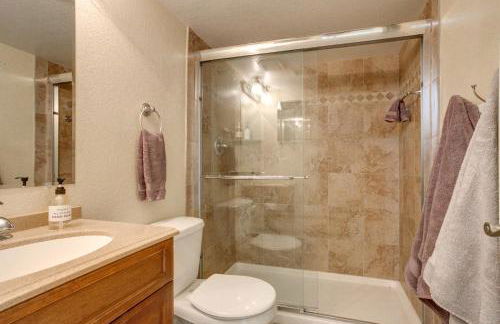 Grill, Fireplace and Fenced-In Yard Thornton Home! - Foto 17