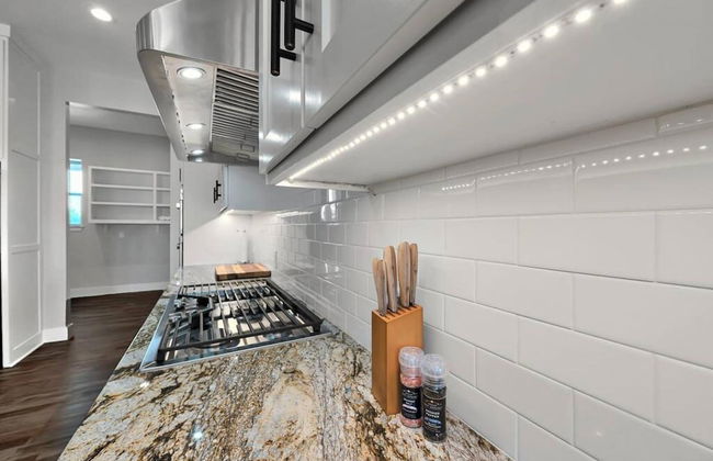 New Luxury Texas Farmhouse - Photo 74