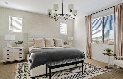 Luxe Queen Creek Home with Pool, Yard, Work Station - Photo 30