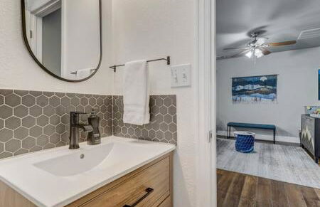 Vibrant Watermelon - Hot Tub, BBQ-Grill, King-Bed, Backyard, Parking - Foto 13