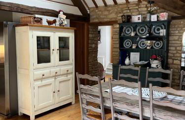 3 BEDROOM 5* BARN CONVERSION COTSWOLDS - Foto 3