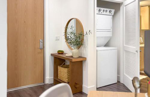 Luxury 1BR Newport Beach Condo with Pool and Gym - Foto 22