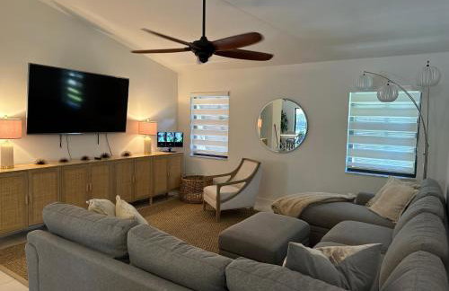 Three-Bedroom House - Best area-Heated Pool-Spa and Sauna Close to Beaches - Foto 14