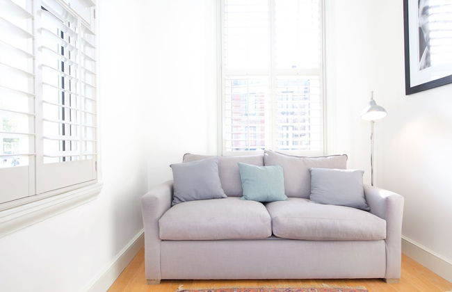 JOIVY English Retro 2BR Apt Near Battersea Park - Photo 19