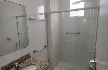 Apartamento Pé na Areia, Wi-Fi e Garagem Privativa início da Praia do Morro - Foto 8